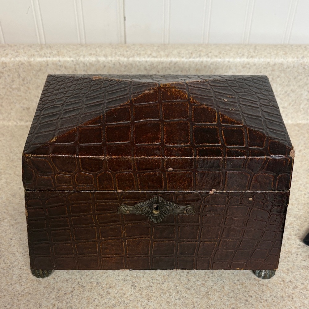 Vintage Crocodile Pattern Jewelry Box